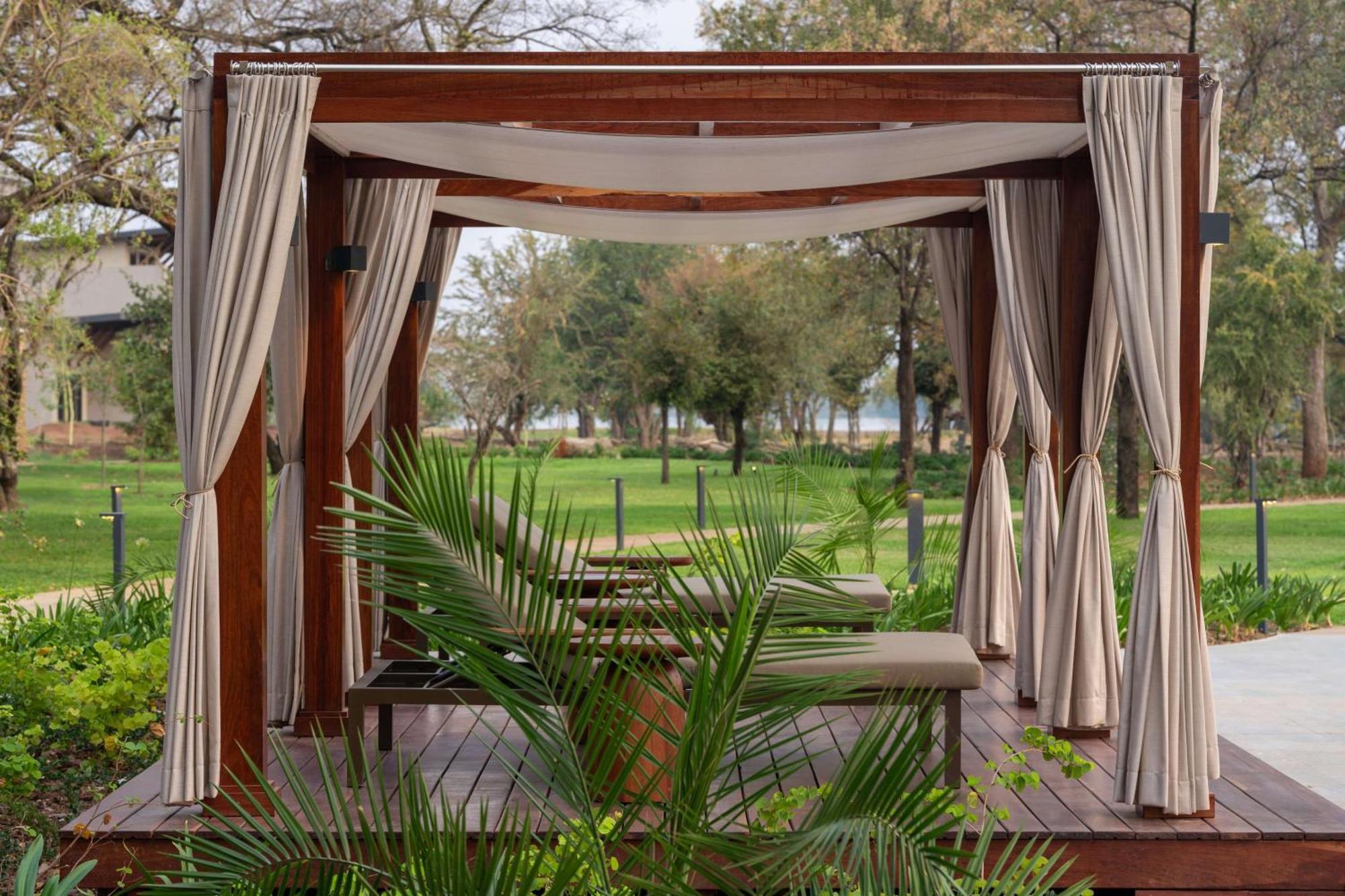 Radisson Blu Mosi-Oa-Tunya Livingstone Resort Екстер'єр фото