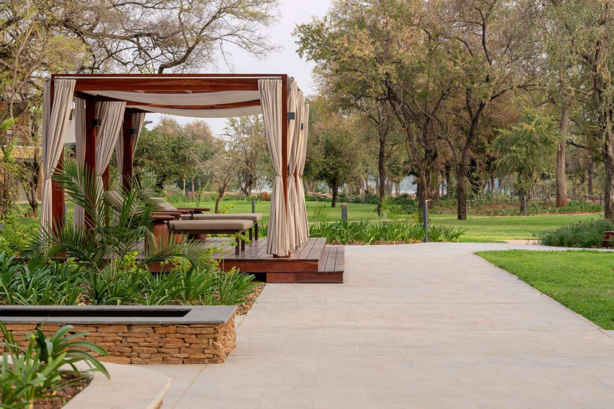Radisson Blu Mosi-Oa-Tunya Livingstone Resort Екстер'єр фото