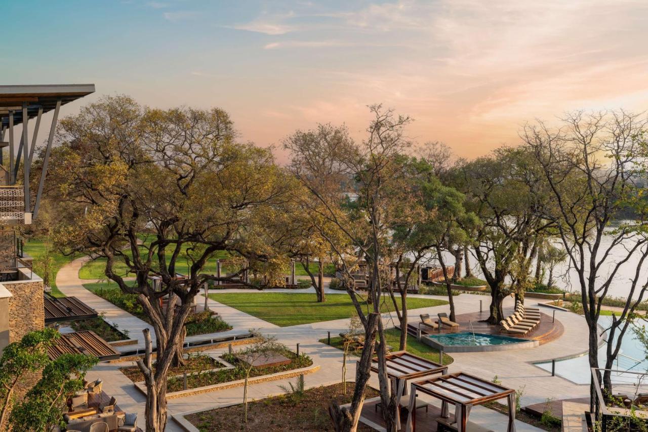 Radisson Blu Mosi-Oa-Tunya Livingstone Resort Екстер'єр фото